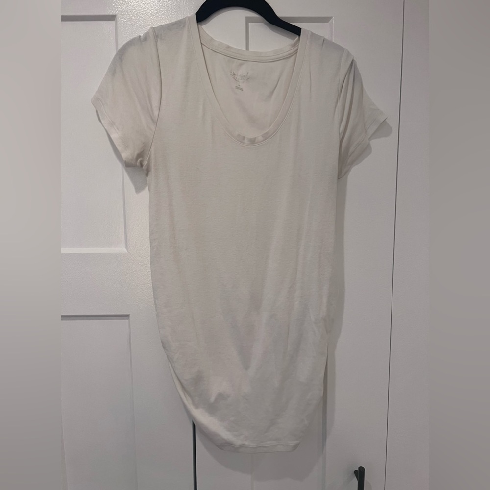 Motherhood Maternity | EUC Short Sleeve Side
Ruched Maternity T Shirt - White